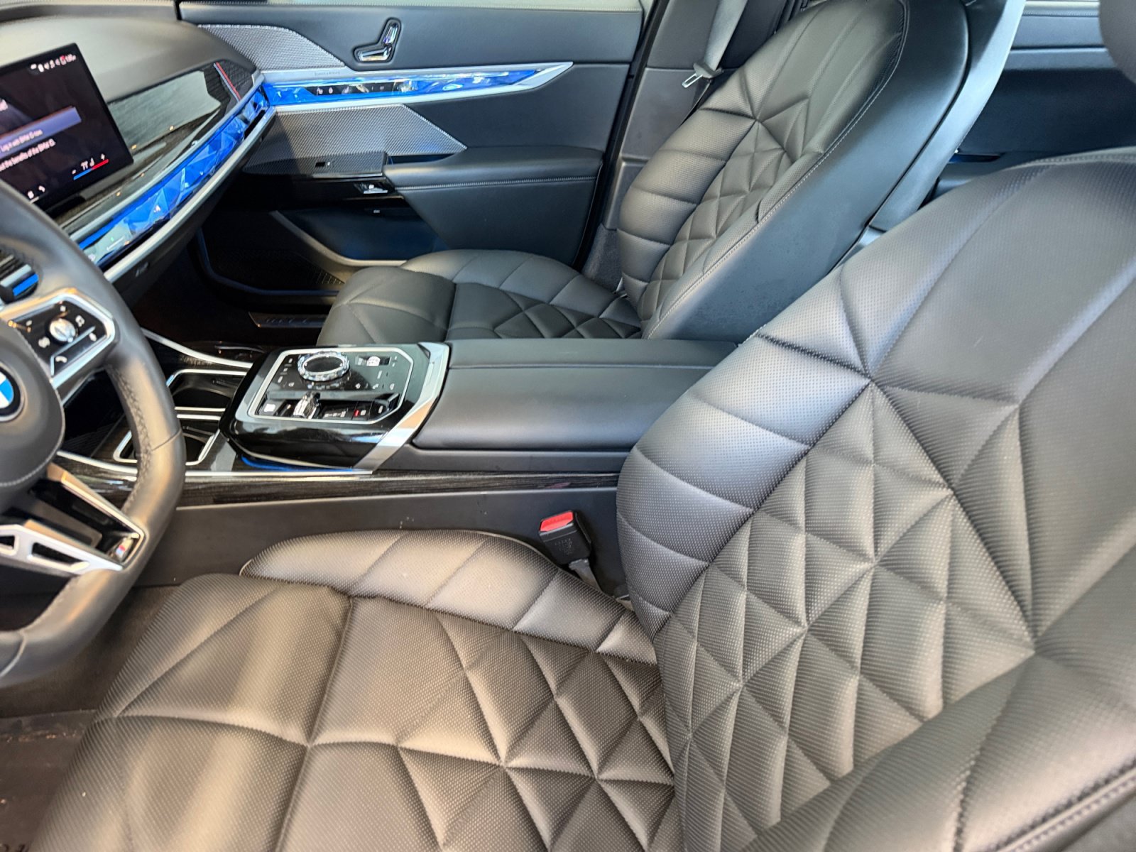 Used 2025 BMW 740i xDrive AWD/4WD image 16