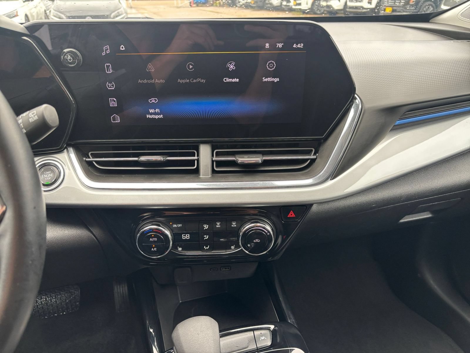 Used 2025 Chevrolet Trax LT w/ LT Convenience Package FWD image 14