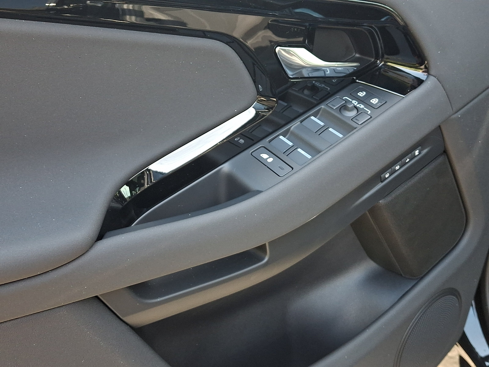 New 2026 Land Rover Range Rover Evoque S AWD/4WD image 9