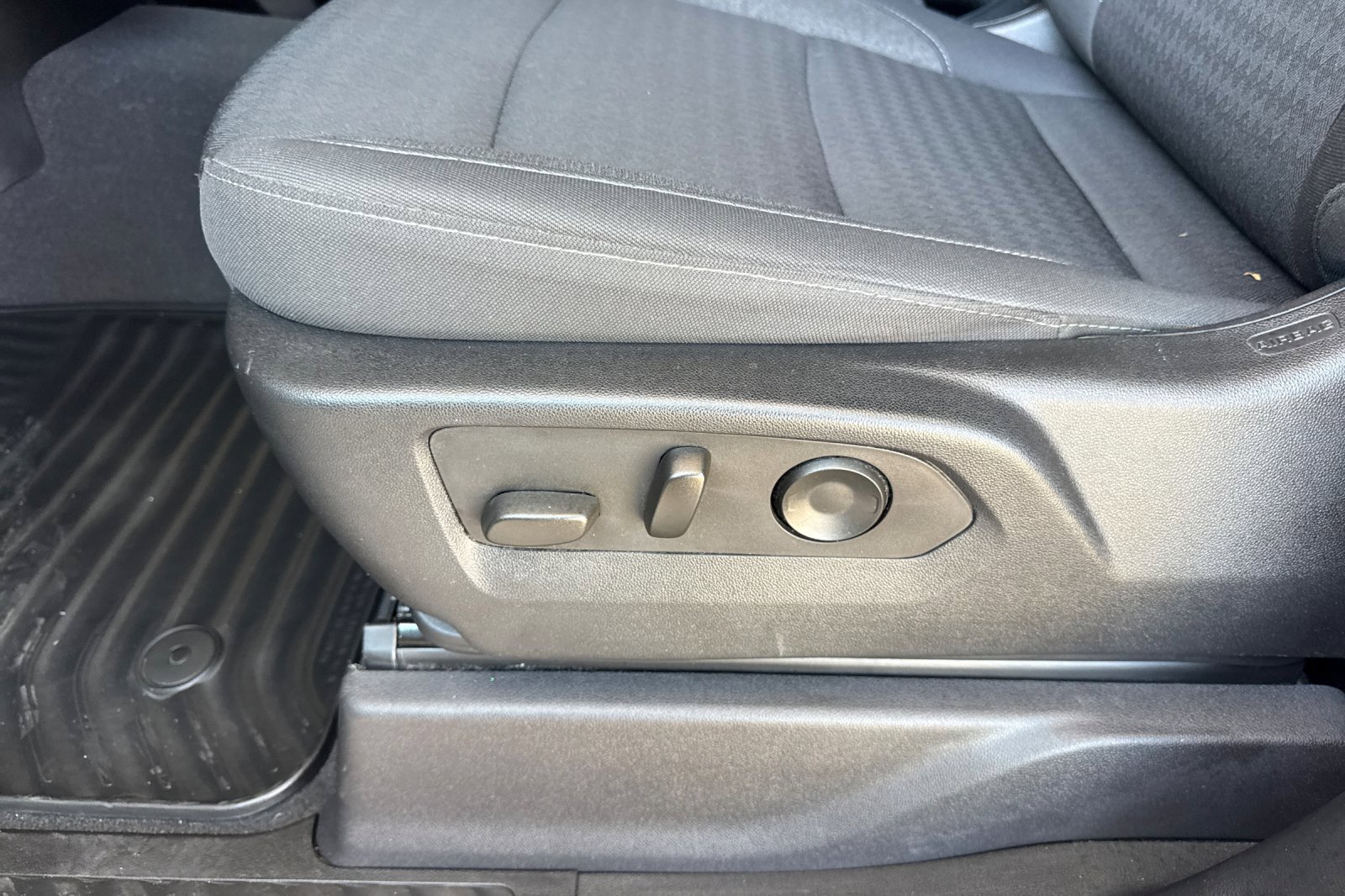 Used 2024 Chevrolet Silverado 2500 Custom w/ Custom Value Package AWD/4WD image 12