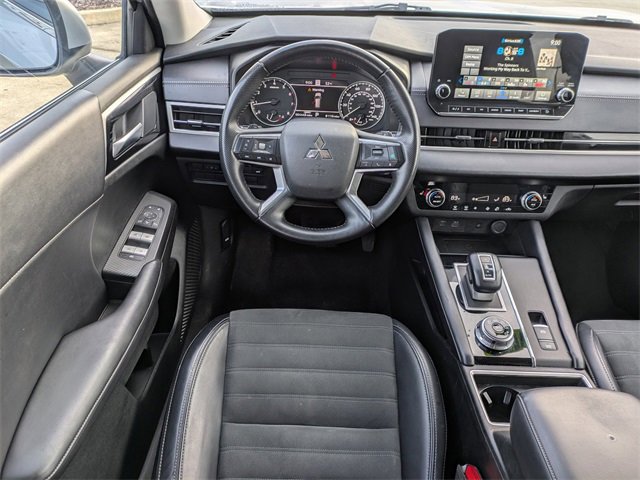 Used 2024 Mitsubishi Outlander SE image 17