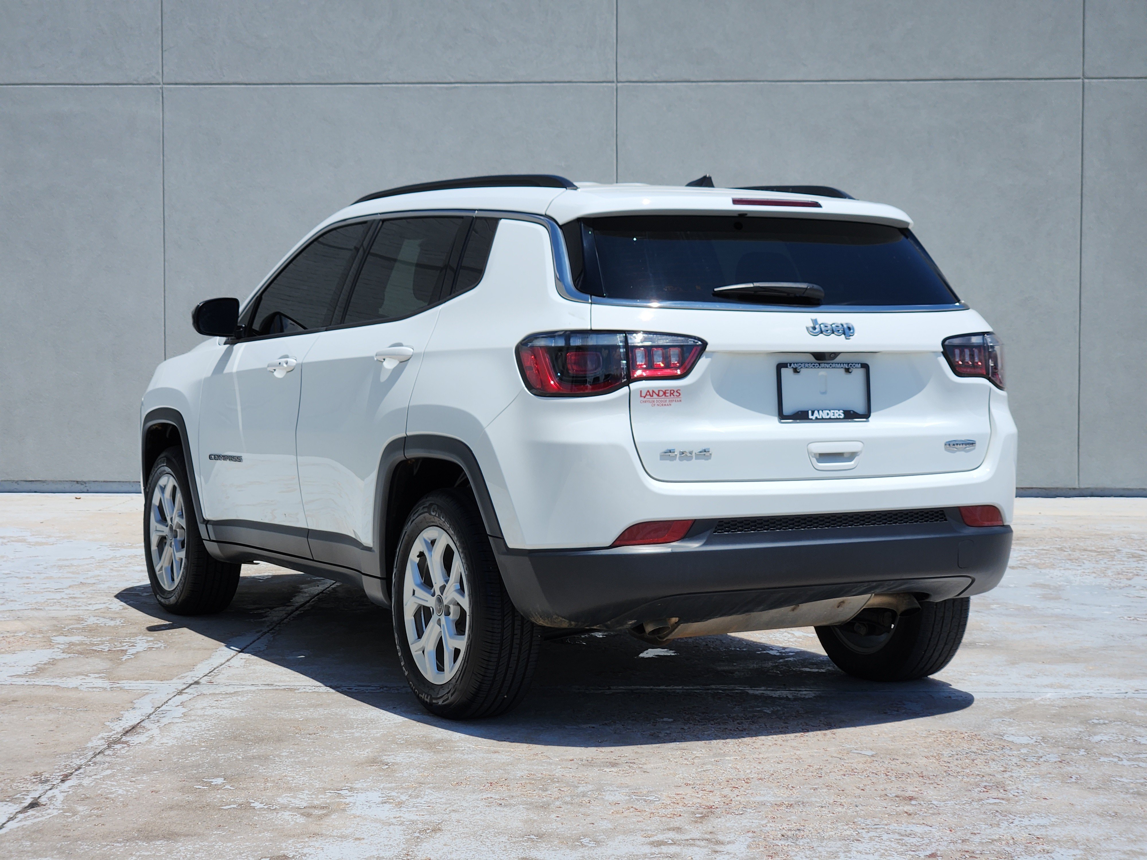 Used 2025 Jeep Compass Latitude AWD/4WD image 6