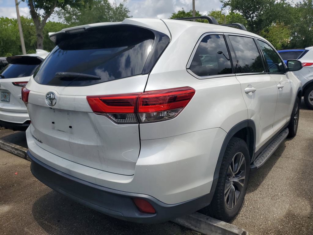 Used 2019 Toyota Highlander LE FWD image 9