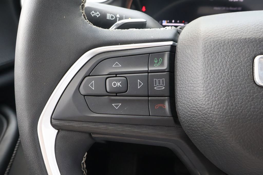 Used 2023 Jeep Grand Cherokee Altitude image 23