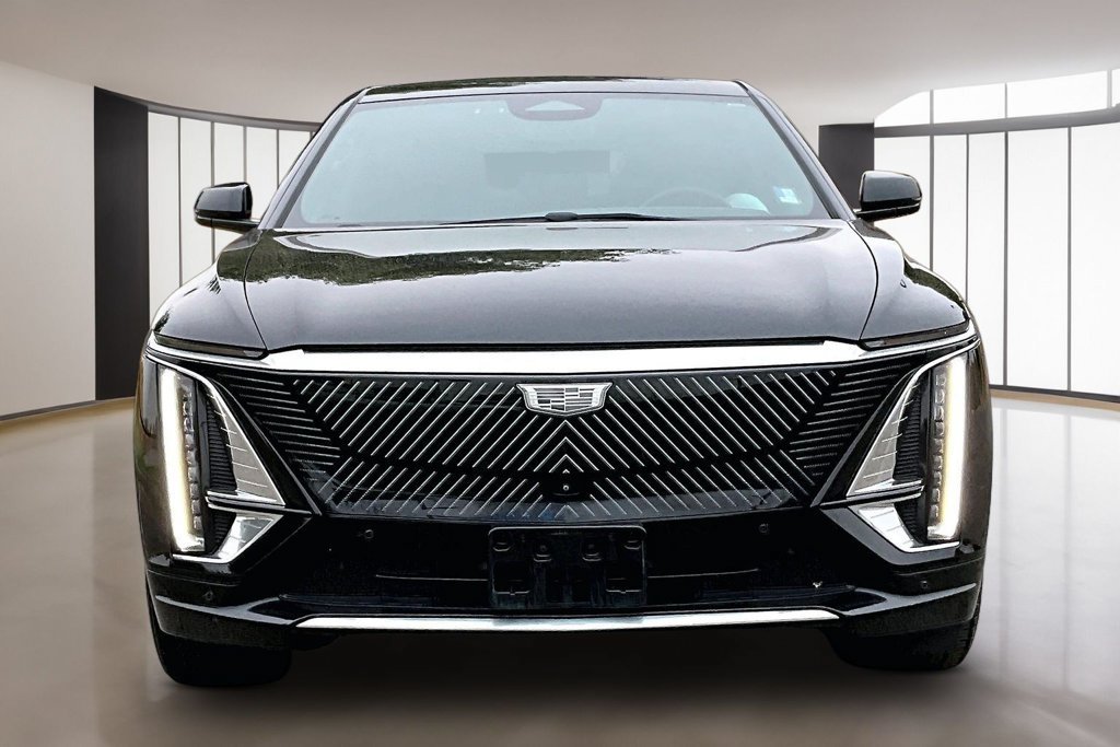 Certified 2024 Cadillac Lyriq Luxury RWD image 3