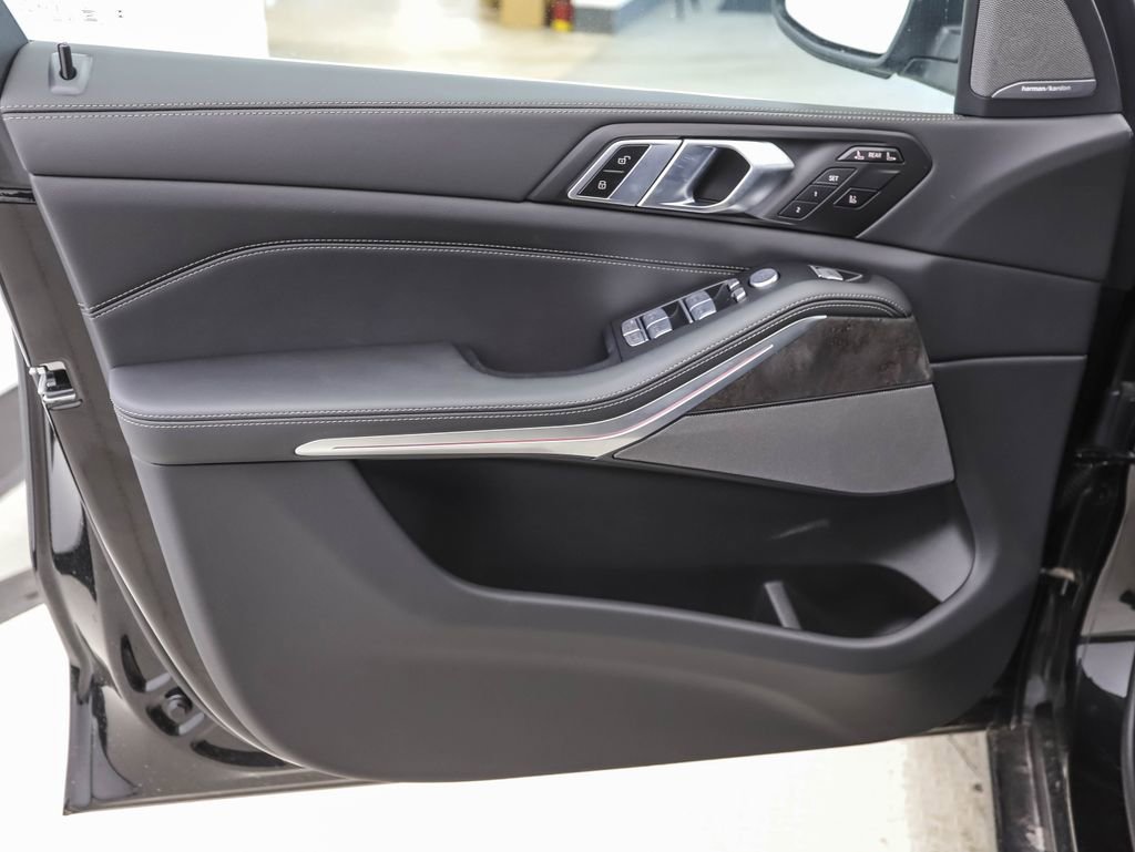 Used 2025 BMW X7 xDrive40i image 9