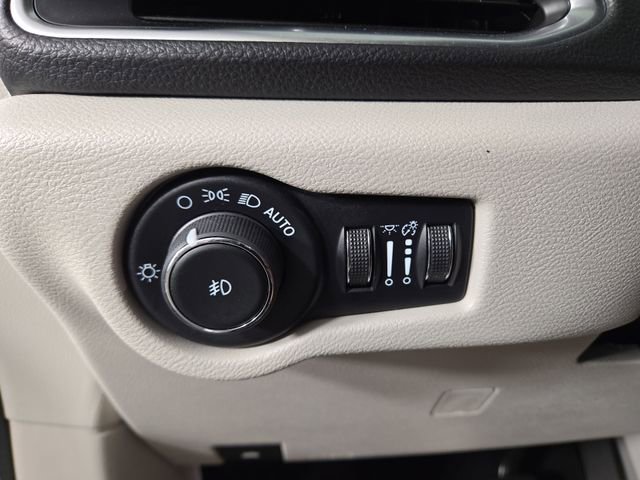 Used 2024 Chrysler Pacifica Limited image 28