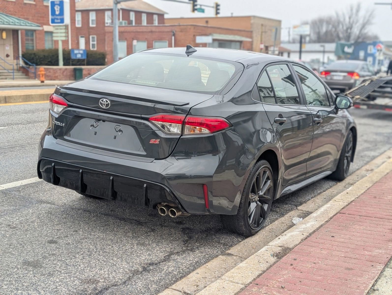 Used 2024 Toyota Corolla SE w/ SE Premium Package image 7