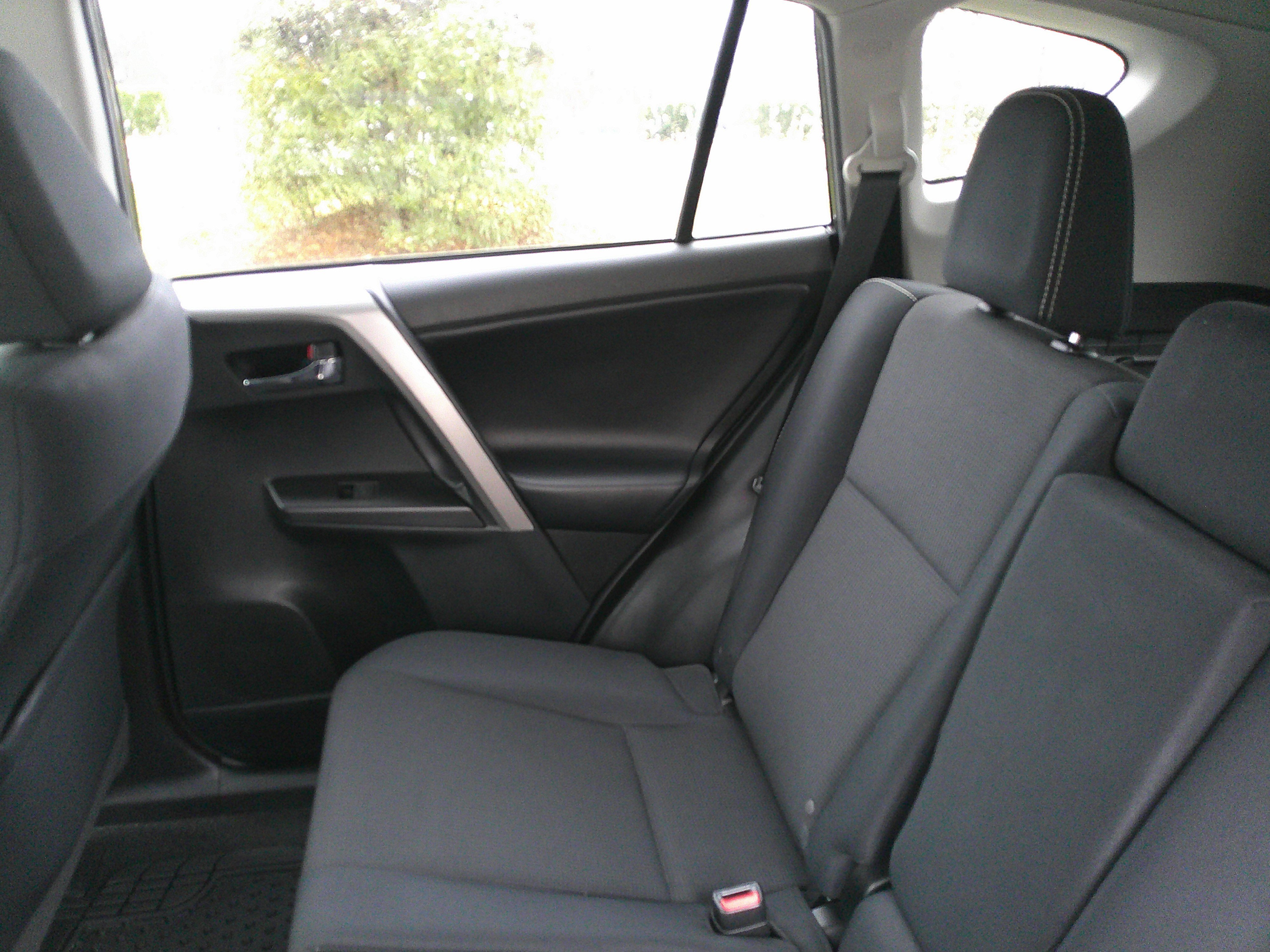 Used 2018 Toyota RAV4 XLE image 28