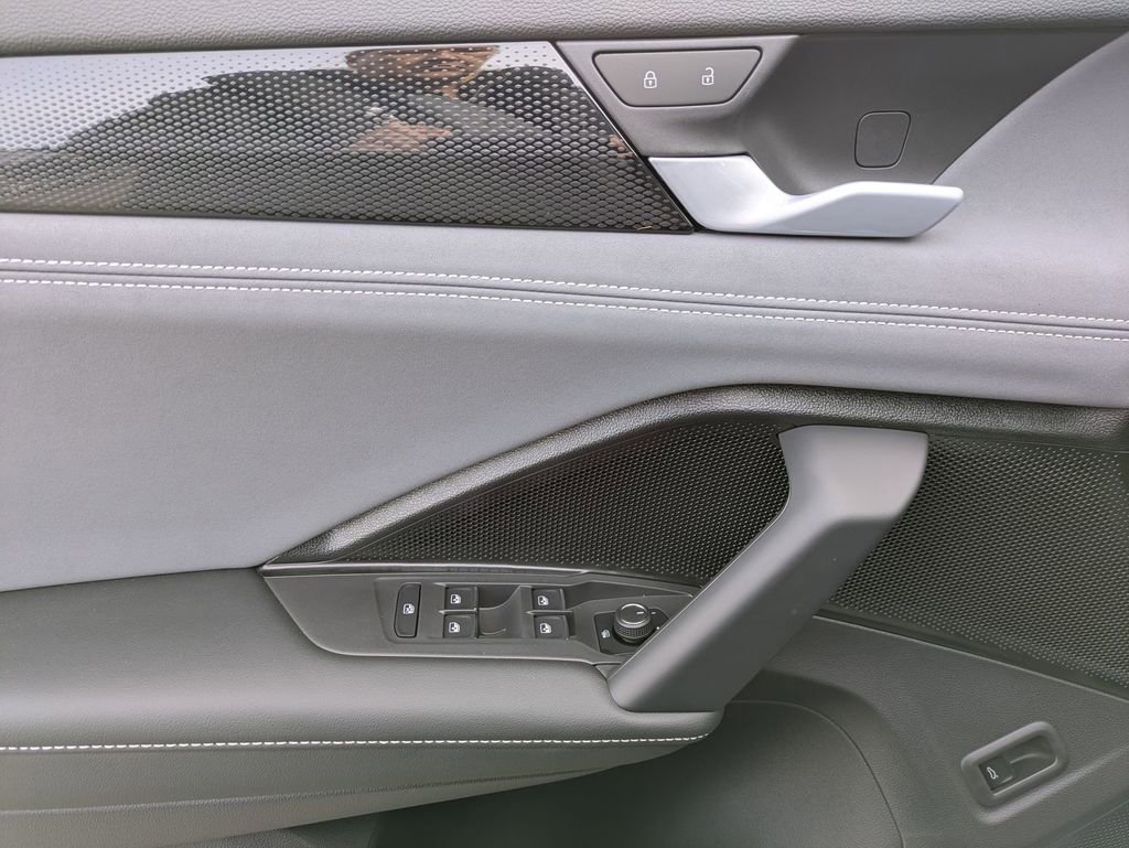 New 2026 Volkswagen Tiguan SE image 10