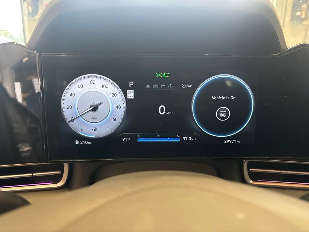 Used 2024 Hyundai Elantra SEL FWD image 3