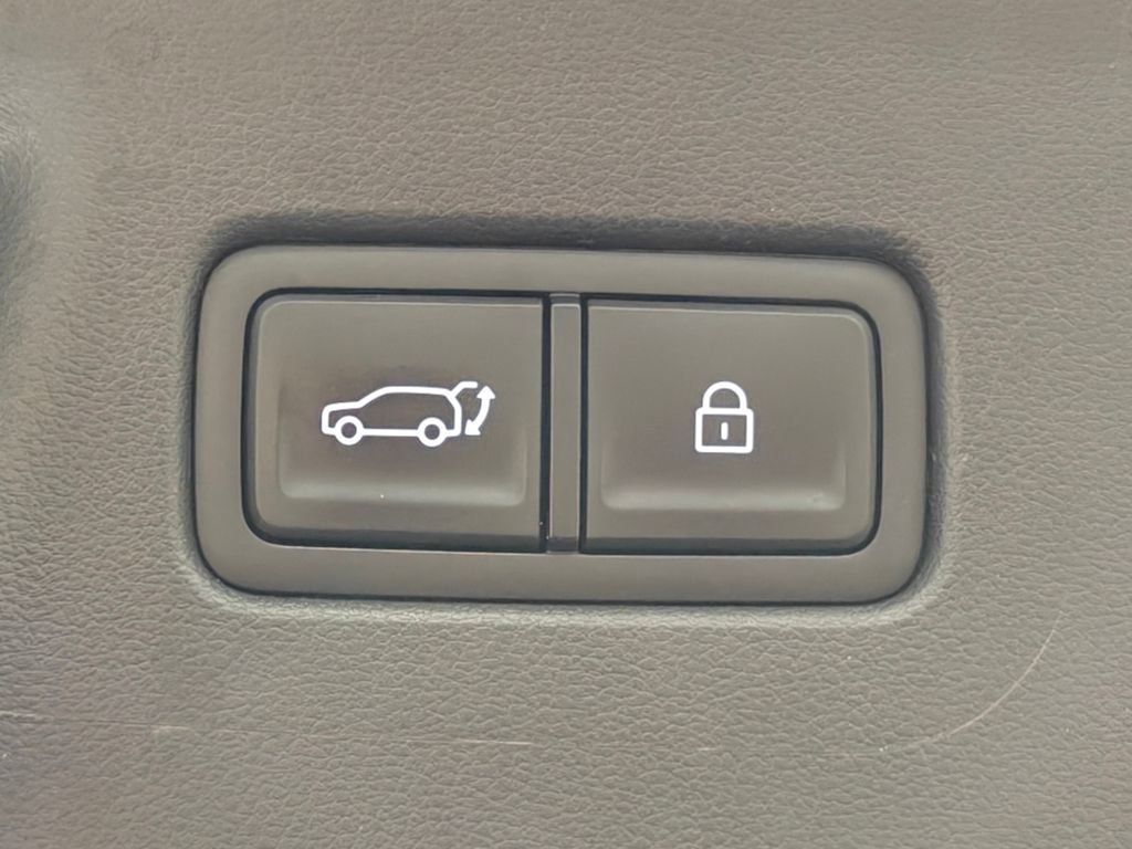 Used 2025 Hyundai Santa Fe SEL FWD image 34