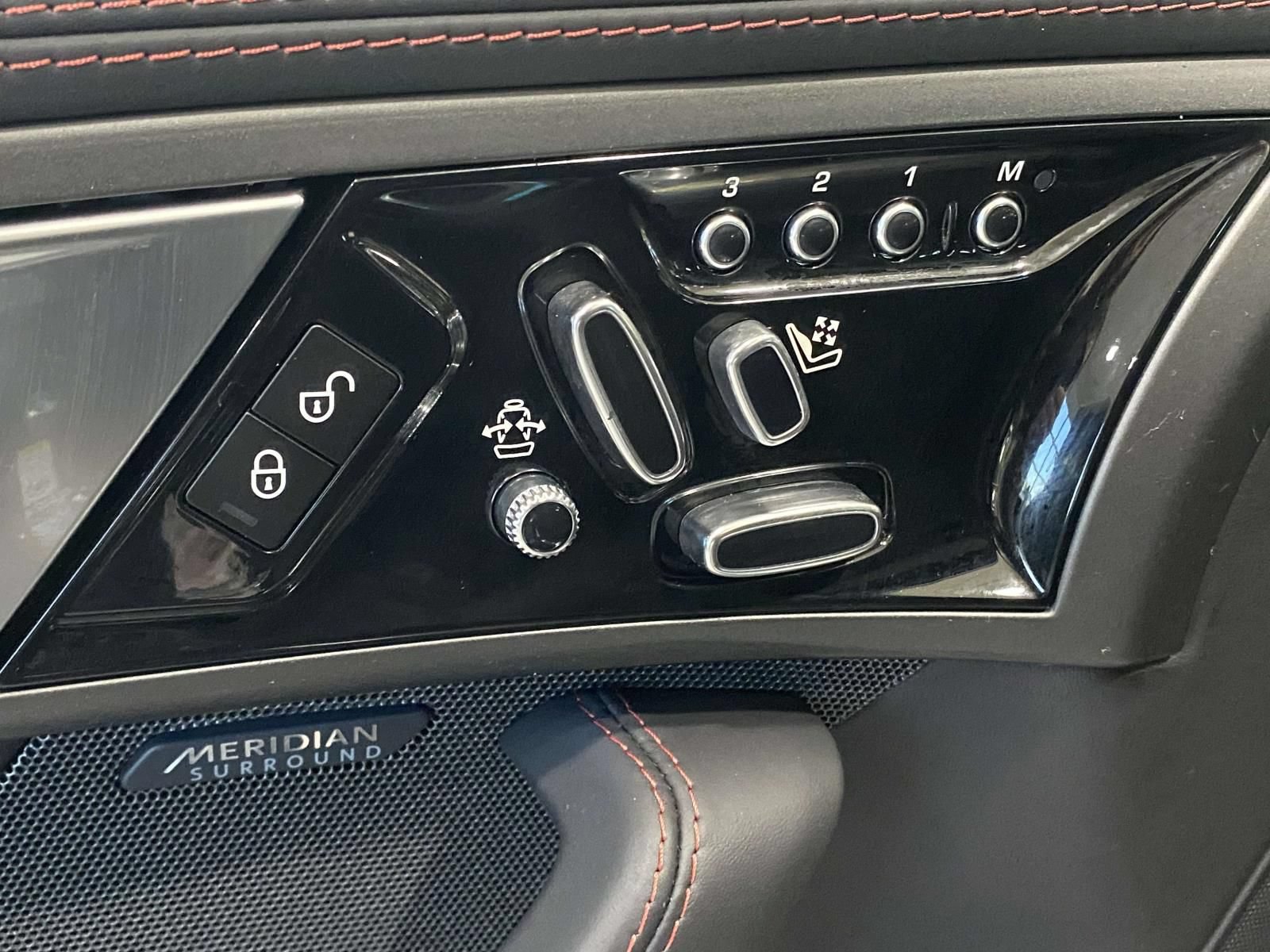 Used 2015 Jaguar F-TYPE R RWD image 13