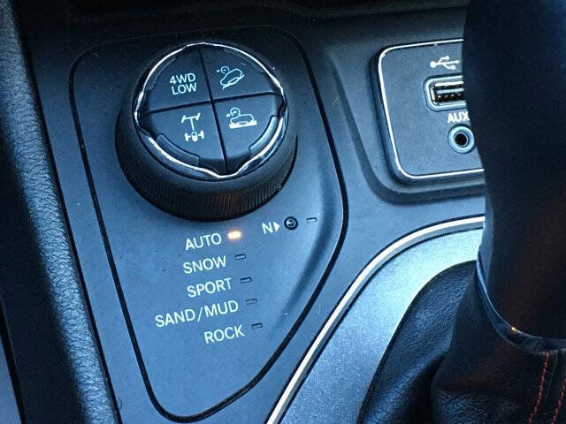 Used 2022 Jeep Cherokee Trailhawk w/ Comfort/Convenience Group image 25