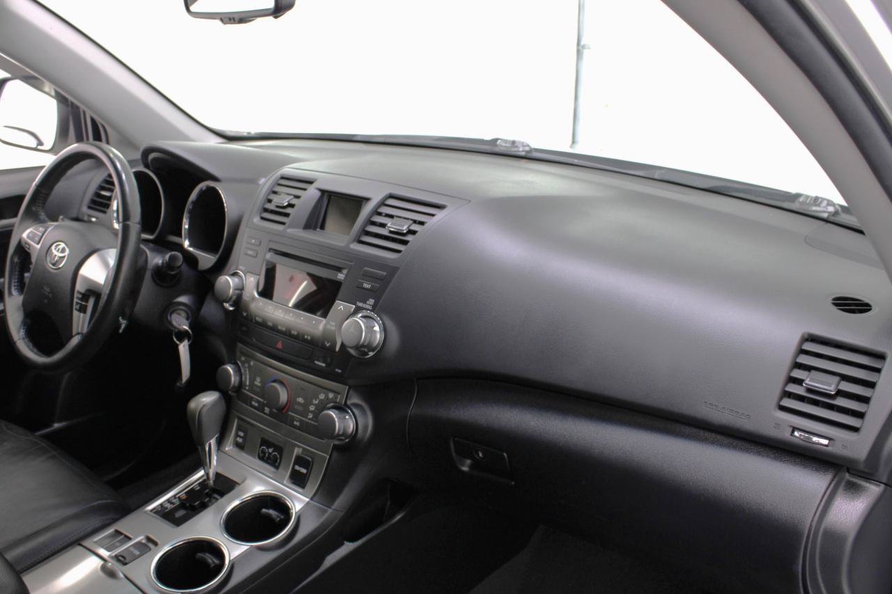 Used 2011 Toyota Highlander SE w/ Tow Pkg FWD image 48