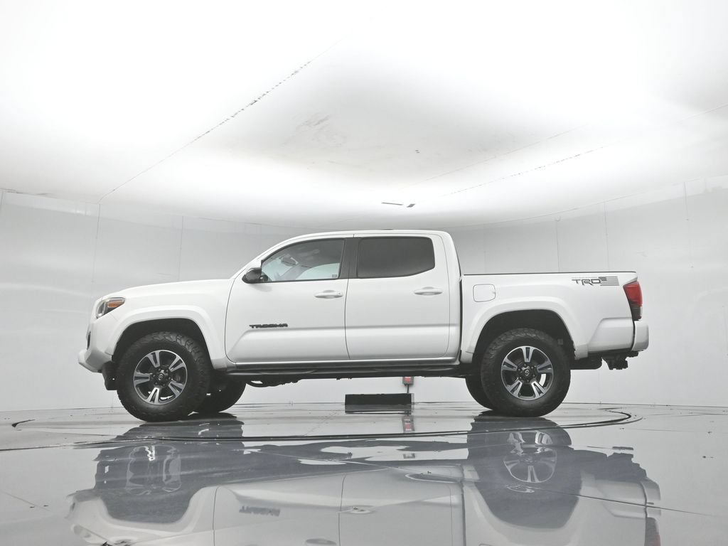 Used 2017 Toyota Tacoma TRD Sport w/ Tow Package RWD image 7