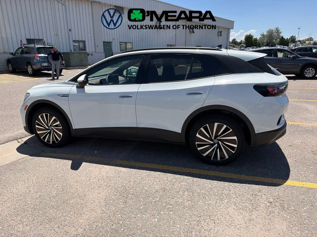 Used 2024 Volkswagen ID.4 Pro AWD/4WD image 3