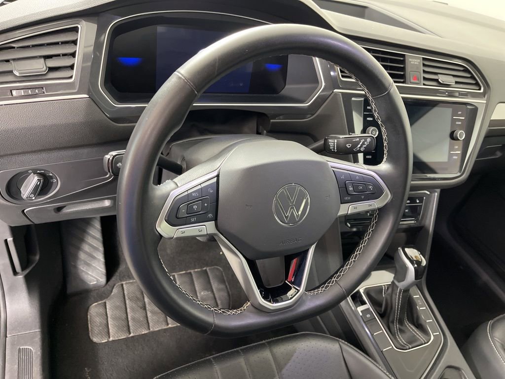 Used 2024 Volkswagen Tiguan SE image 28