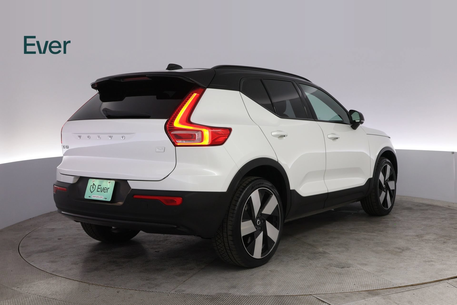 Used 2023 Volvo XC40 Recharge Plus w/ Protection Package Premier AWD/4WD image 3