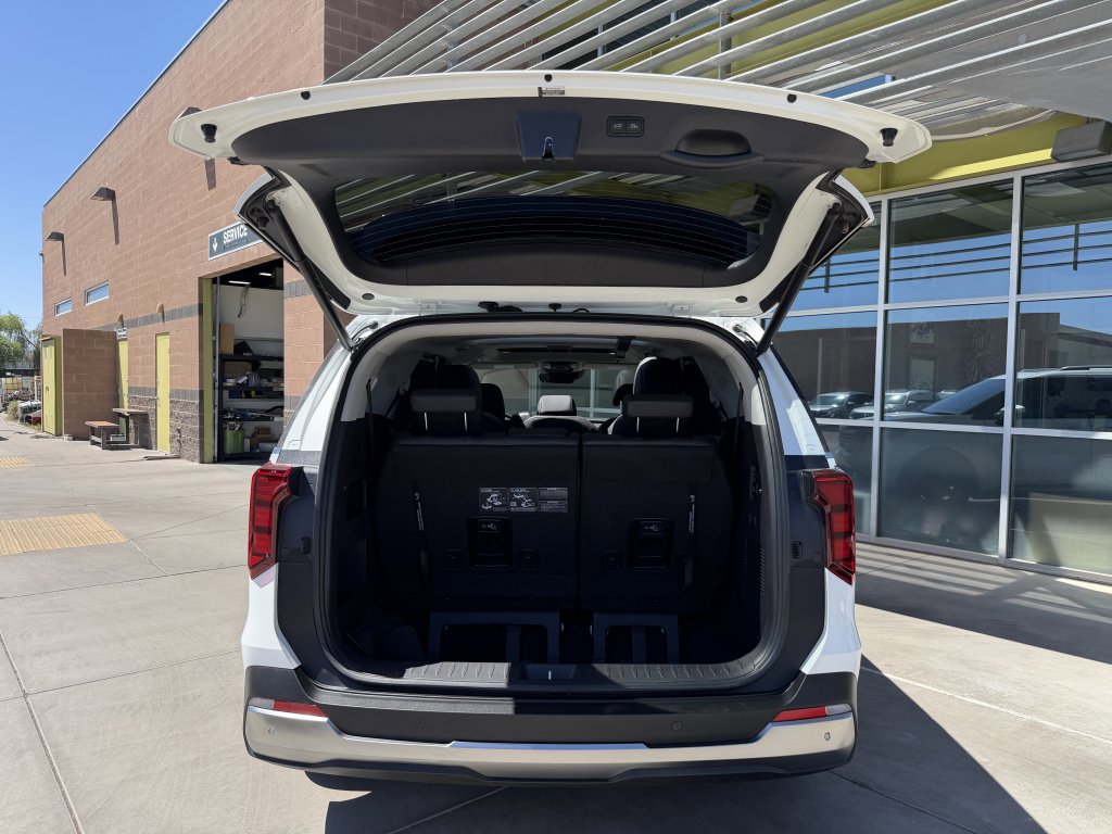 Used 2026 Kia Carnival SX FWD image 40