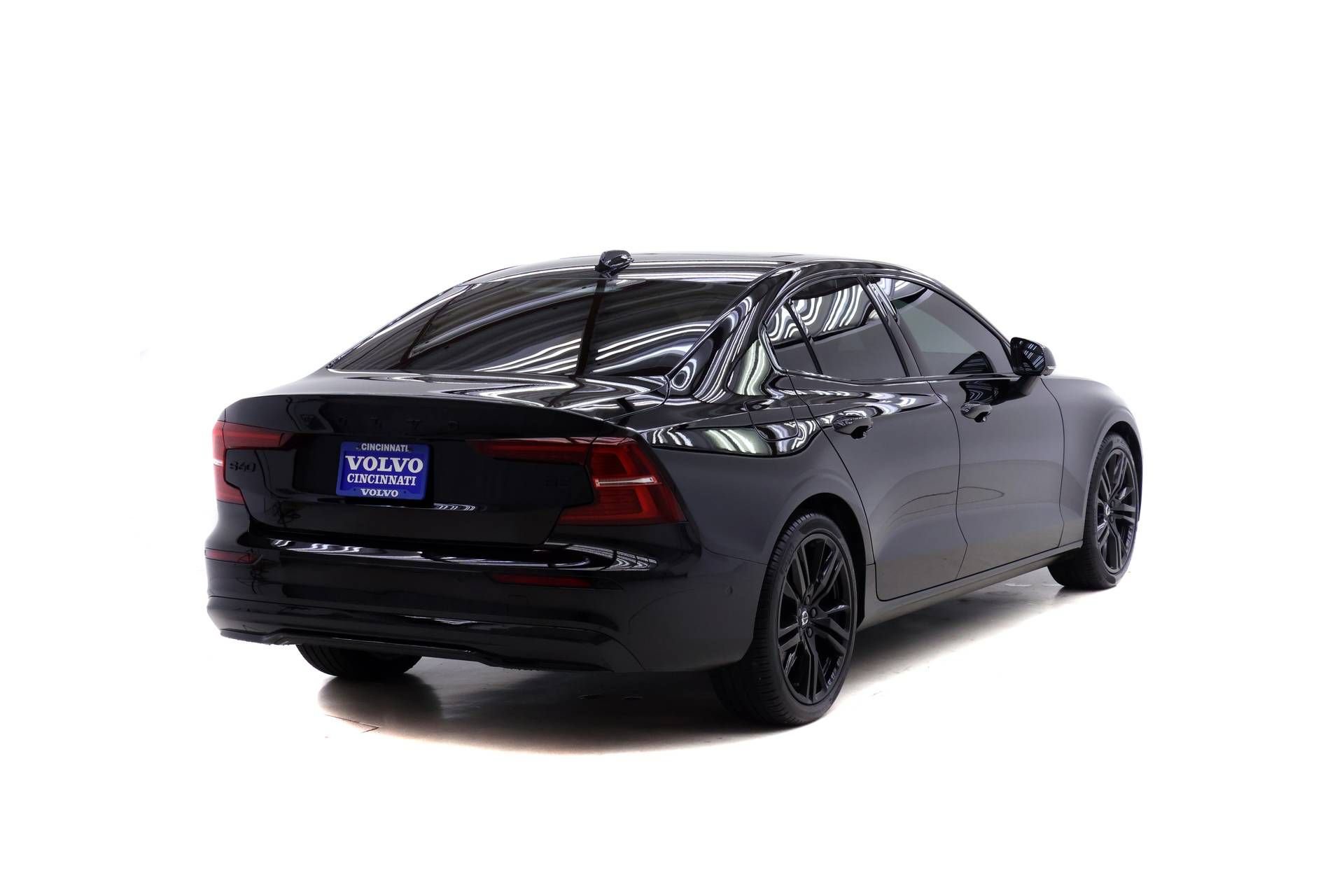 Certified 2024 Volvo S60 B5 Plus FWD image 4