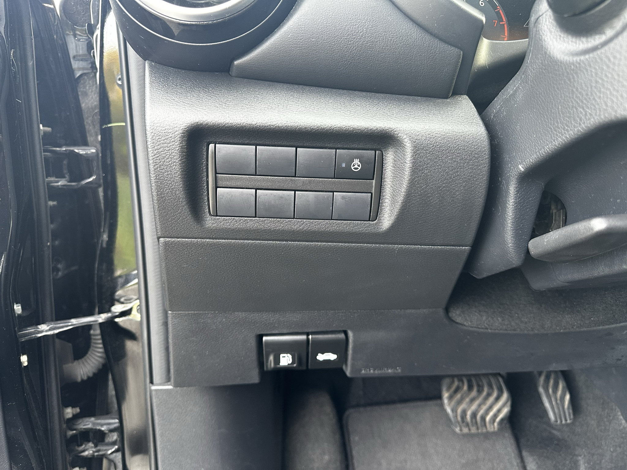 Used 2023 Nissan Kicks SR w/ SR Premium Package FWD image 15