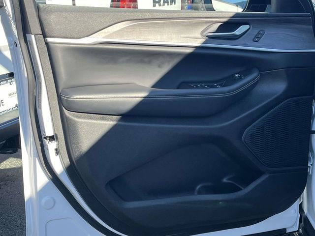 Used 2023 Jeep Grand Cherokee L Limited image 14