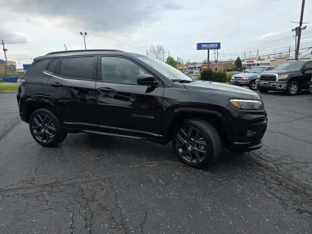 Used 2025 Jeep Compass Limited w/ High Altitude Package AWD/4WD image 8