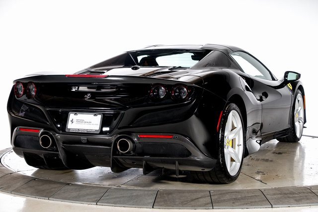Used 2022 Ferrari F8 Tributo image 11