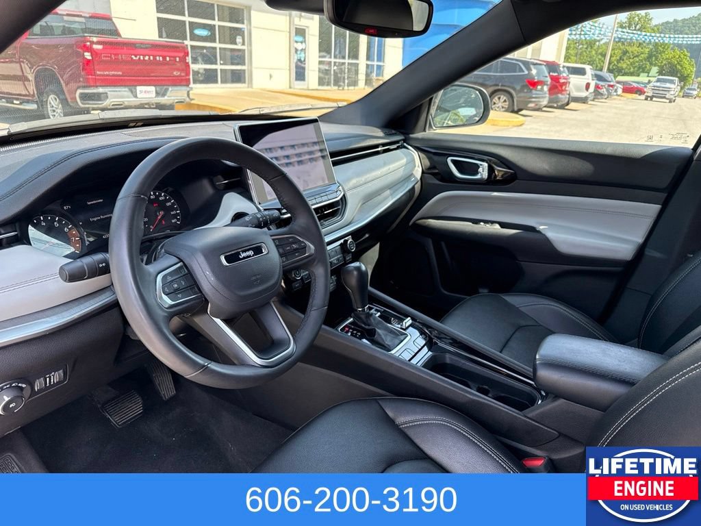 Used 2025 Jeep Compass Limited AWD/4WD image 18