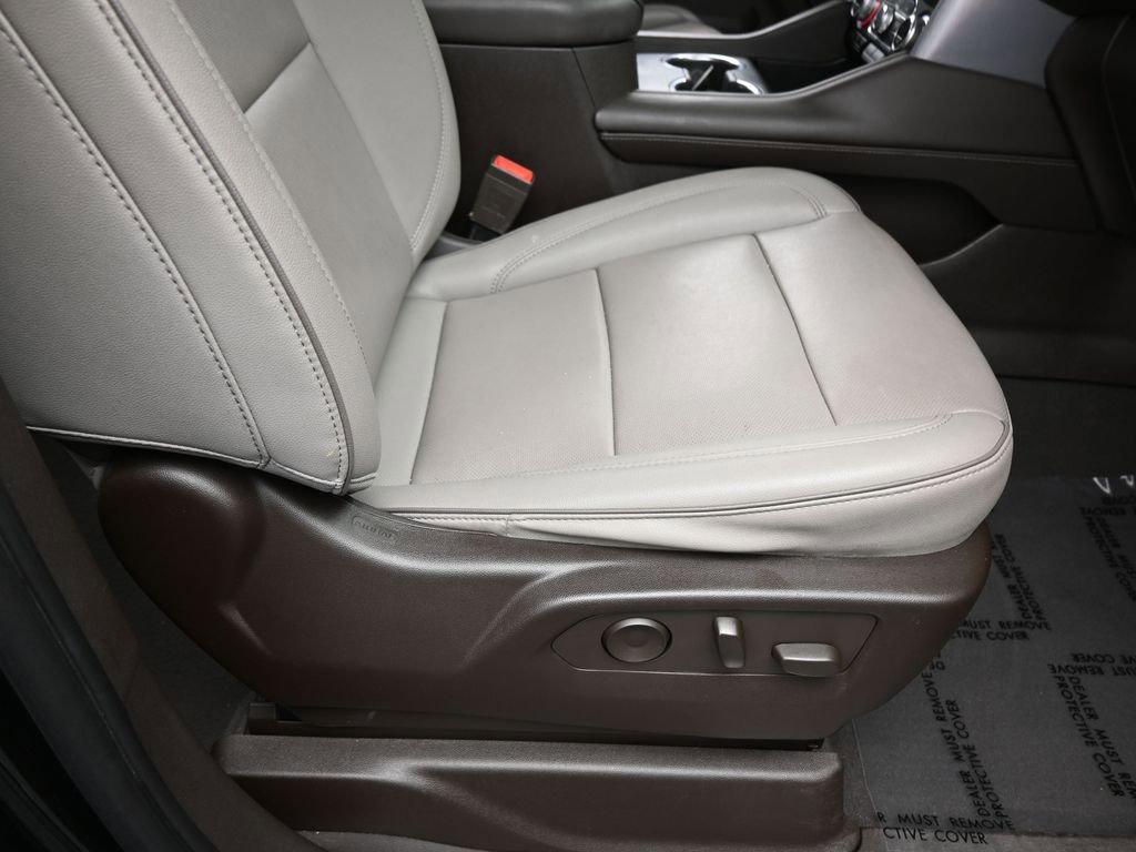 Used 2023 GMC Yukon SLT image 45