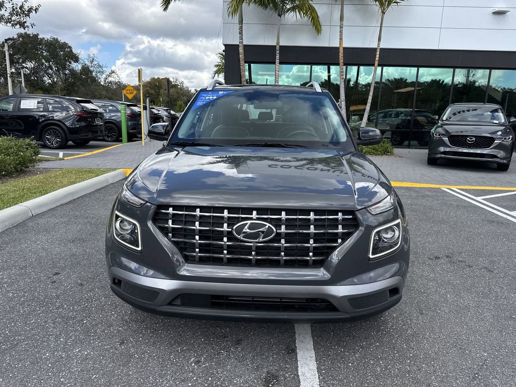 Used 2024 Hyundai Venue Limited image 9