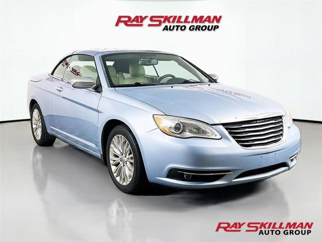 Used 2013 Chrysler 200 Limited image 1