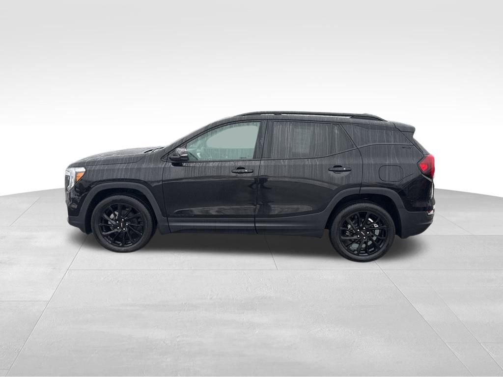 Used 2023 GMC Terrain SLT w/ Infotainment Package II image 2
