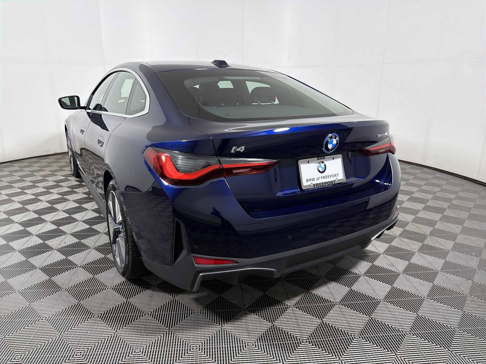 Used 2025 BMW i4 eDrive40 w/ Premium Package image 5