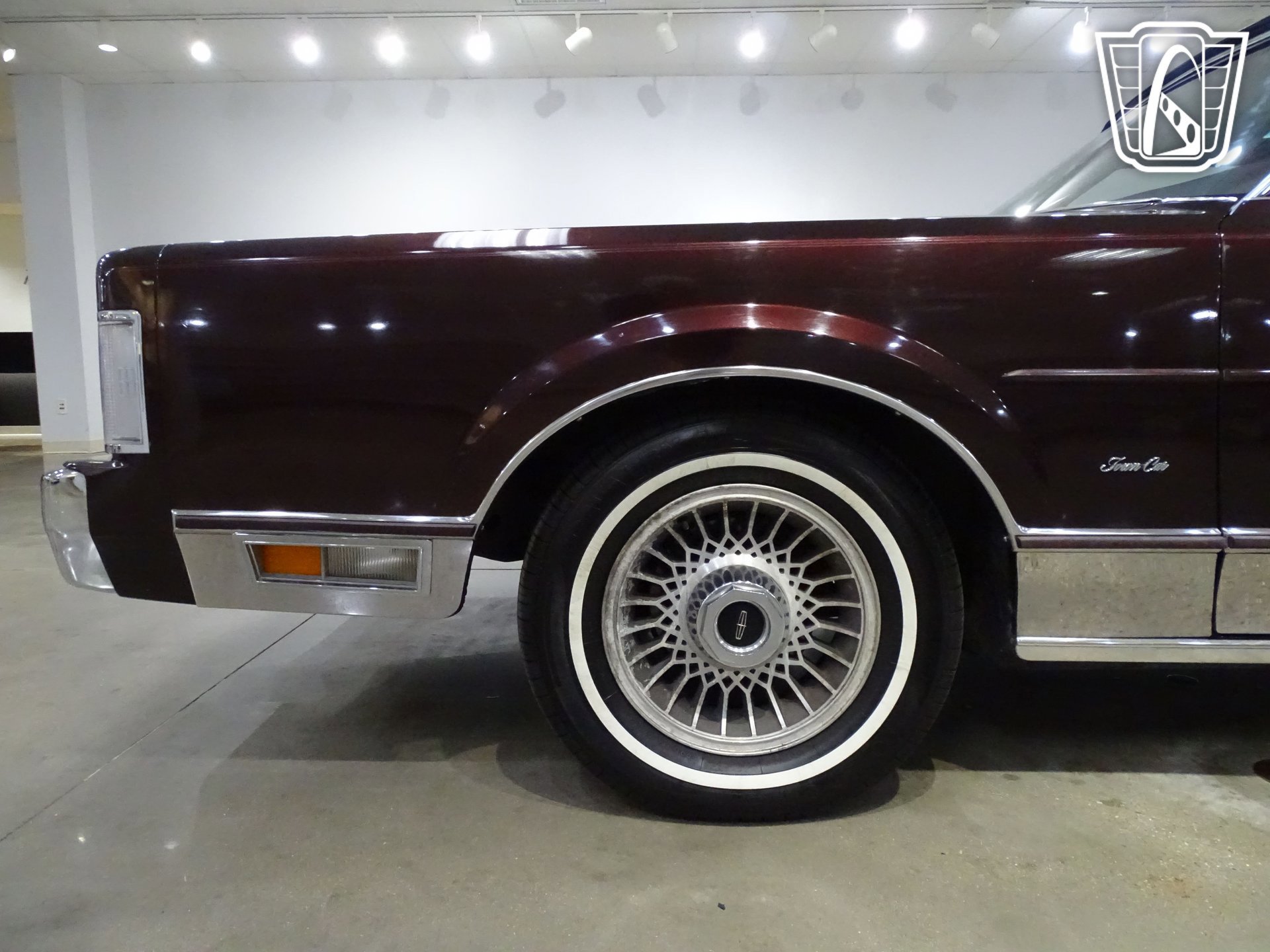 Used 1988 Lincoln Town Car RWD image 29