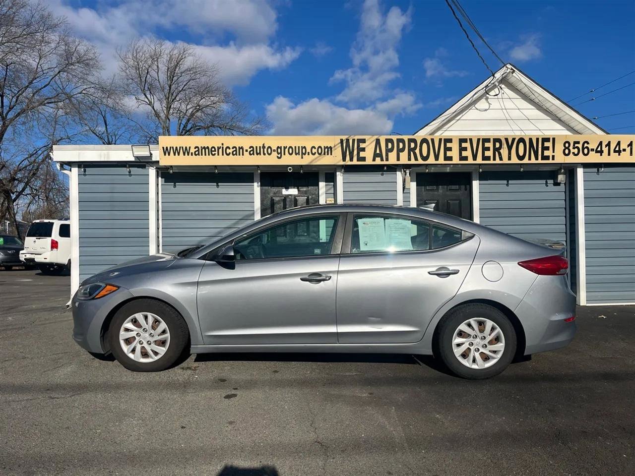 Used 2017 Hyundai Elantra SE image 3