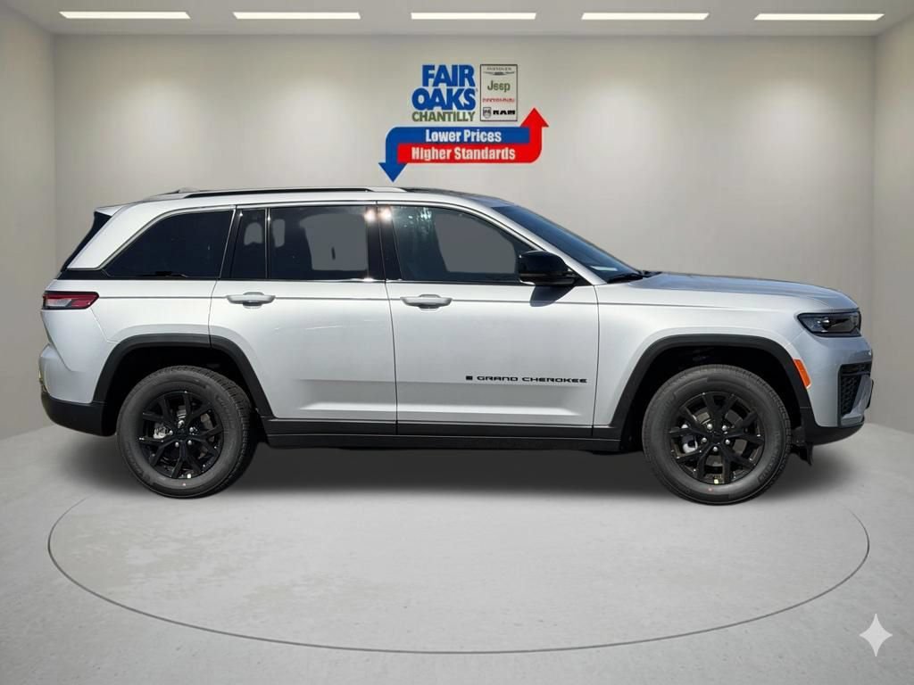 New 2026 Jeep Grand Cherokee Altitude AWD/4WD image 4