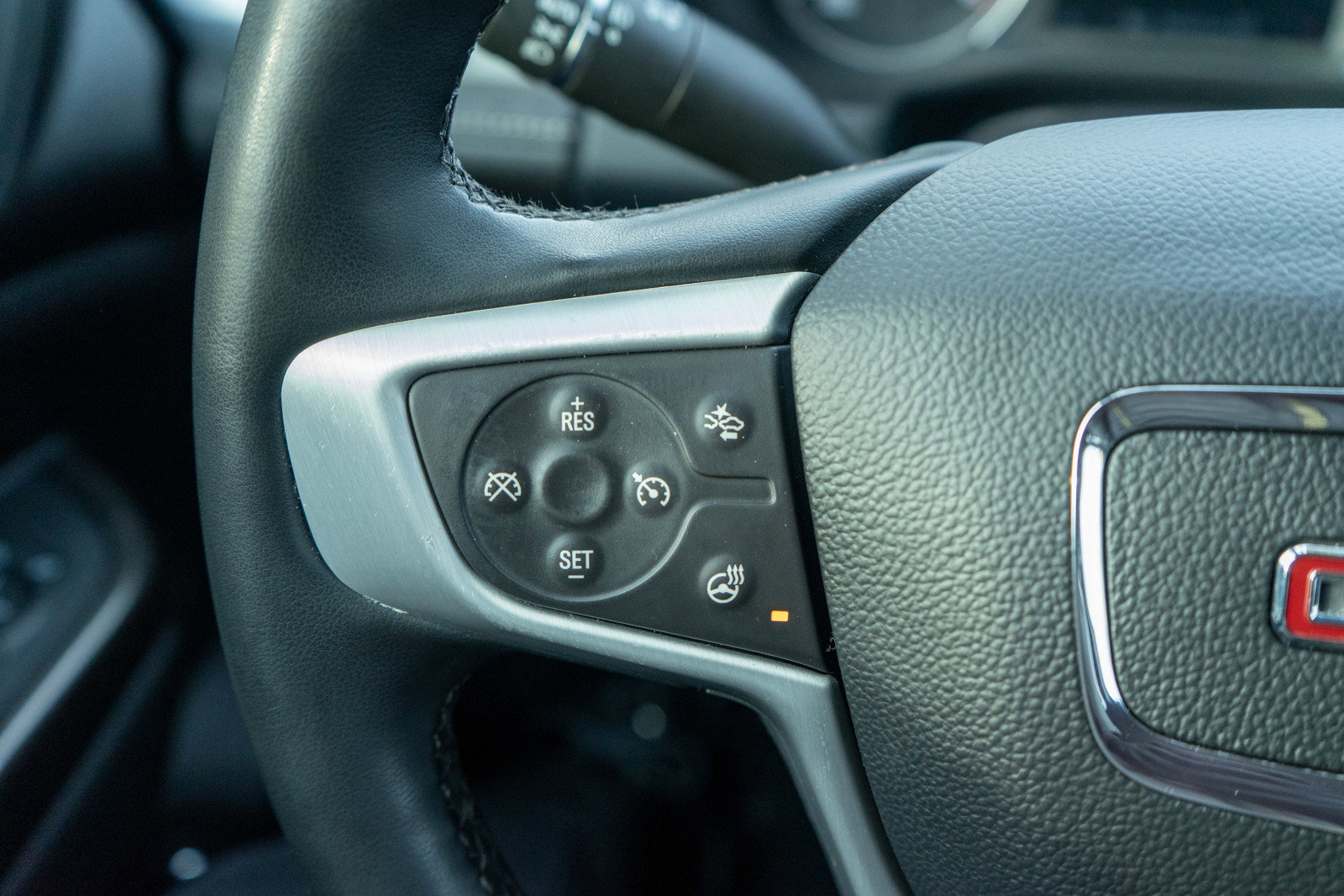 Used 2023 GMC Acadia SLT w/ Preferred Package image 23