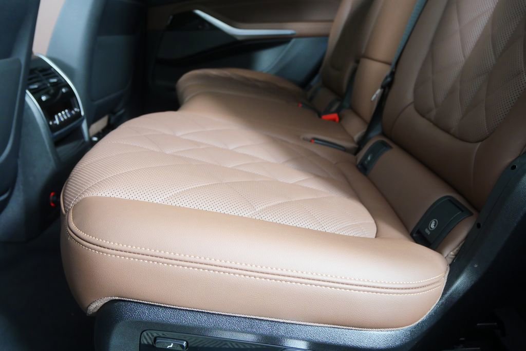 Used 2026 BMW X7 xDrive40i w/ Executive Package AWD/4WD image 14