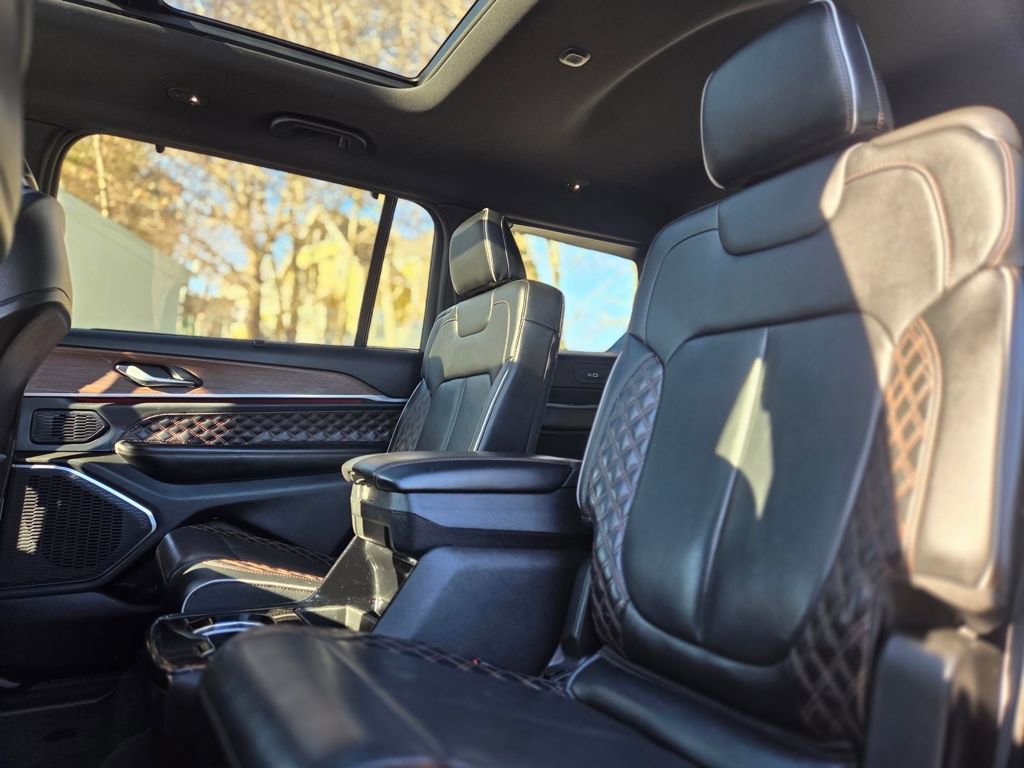 Used 2022 Jeep Grand Cherokee L Summit w/ Luxury Tech Group V AWD/4WD image 24