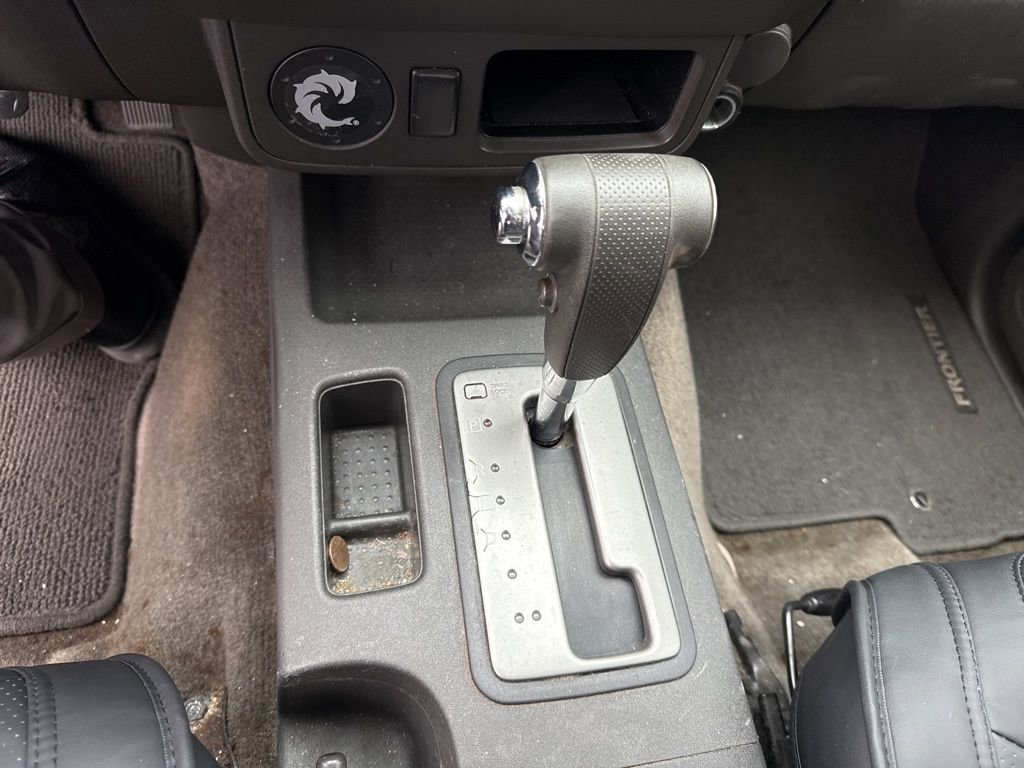 Used 2011 Nissan Frontier SV image 4