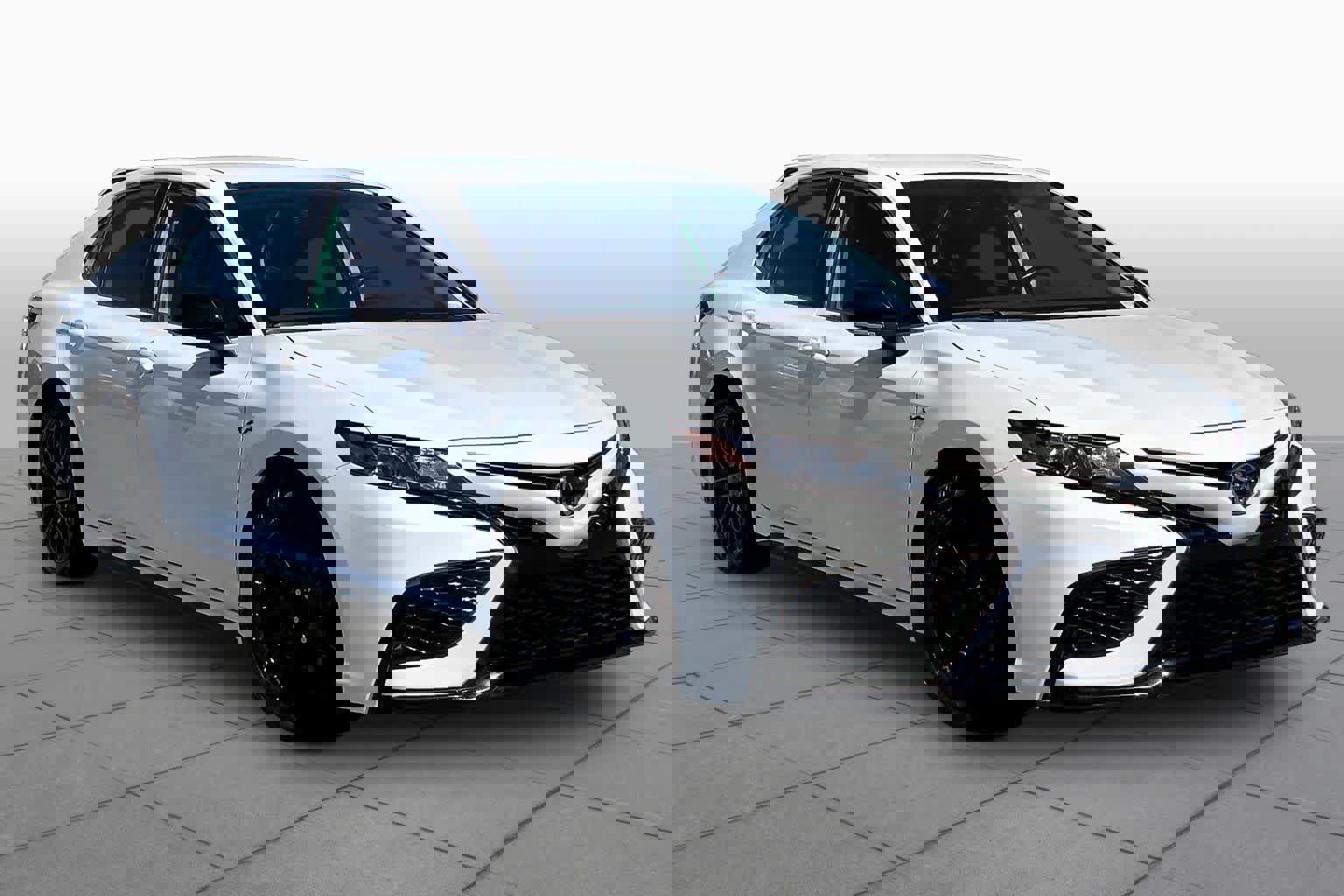 Used 2024 Toyota Camry SE w/ Convenience Package image 3