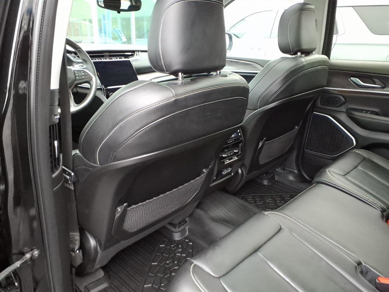 Used 2021 Jeep Grand Cherokee L Limited AWD/4WD image 10