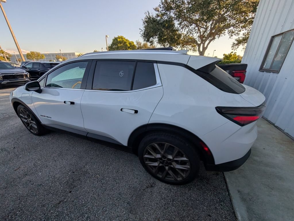 New 2026 Chevrolet Equinox EV LT w/ LPO, Tech Bronze Package FWD image 9