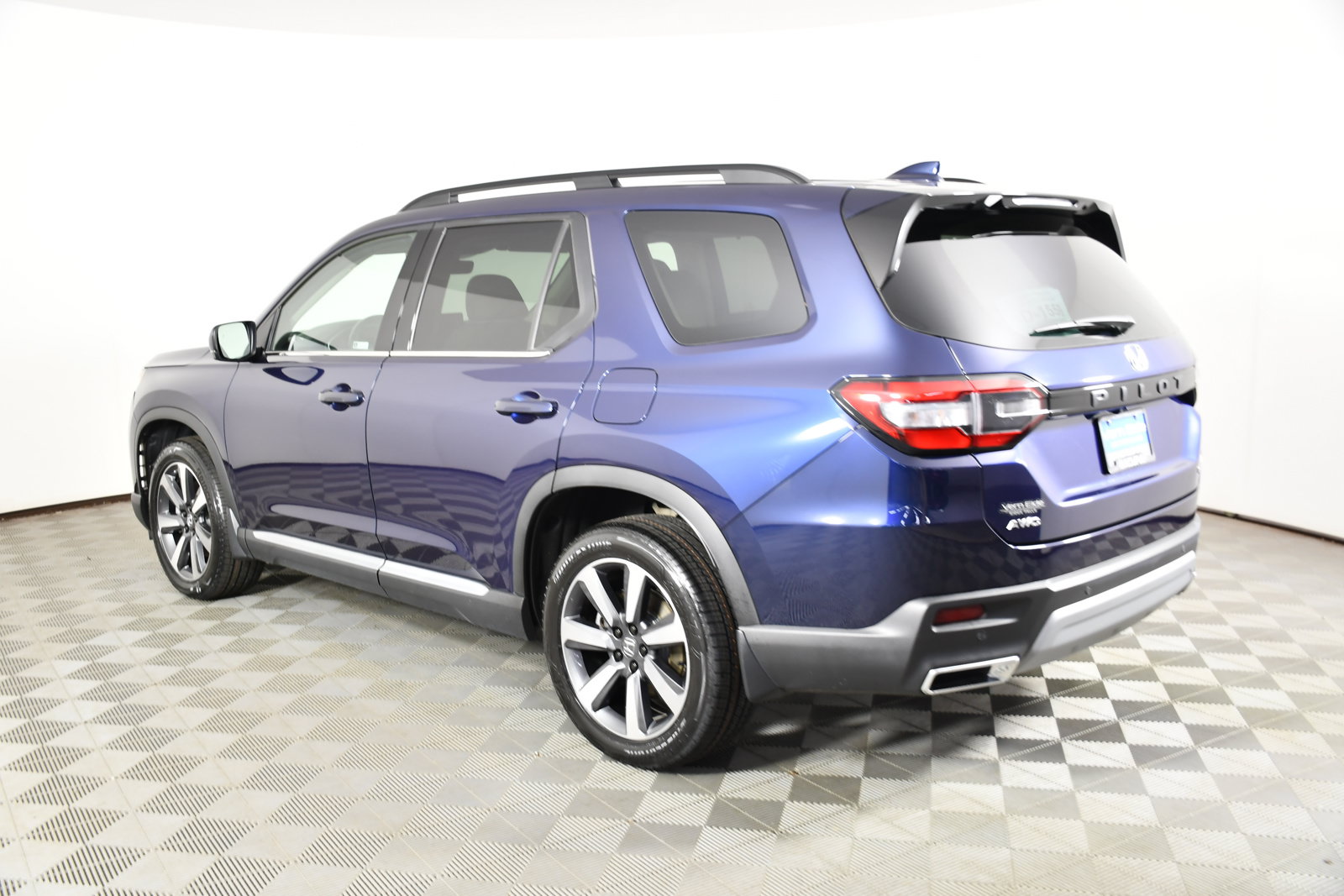 Used 2025 Honda Pilot Touring image 8