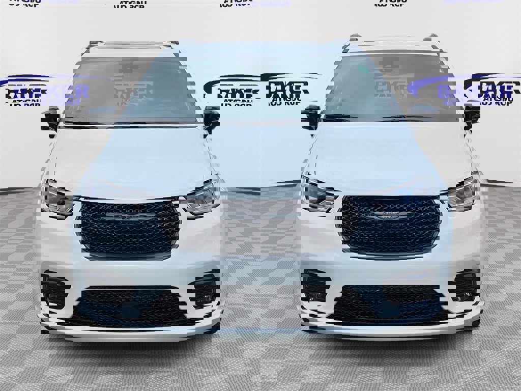 New 2026 Chrysler Pacifica Limited image 8