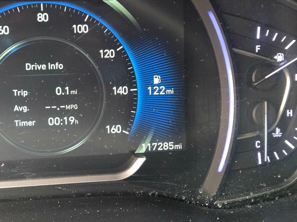 Used 2020 Hyundai Santa Fe SEL w/ Convenience Package image 18