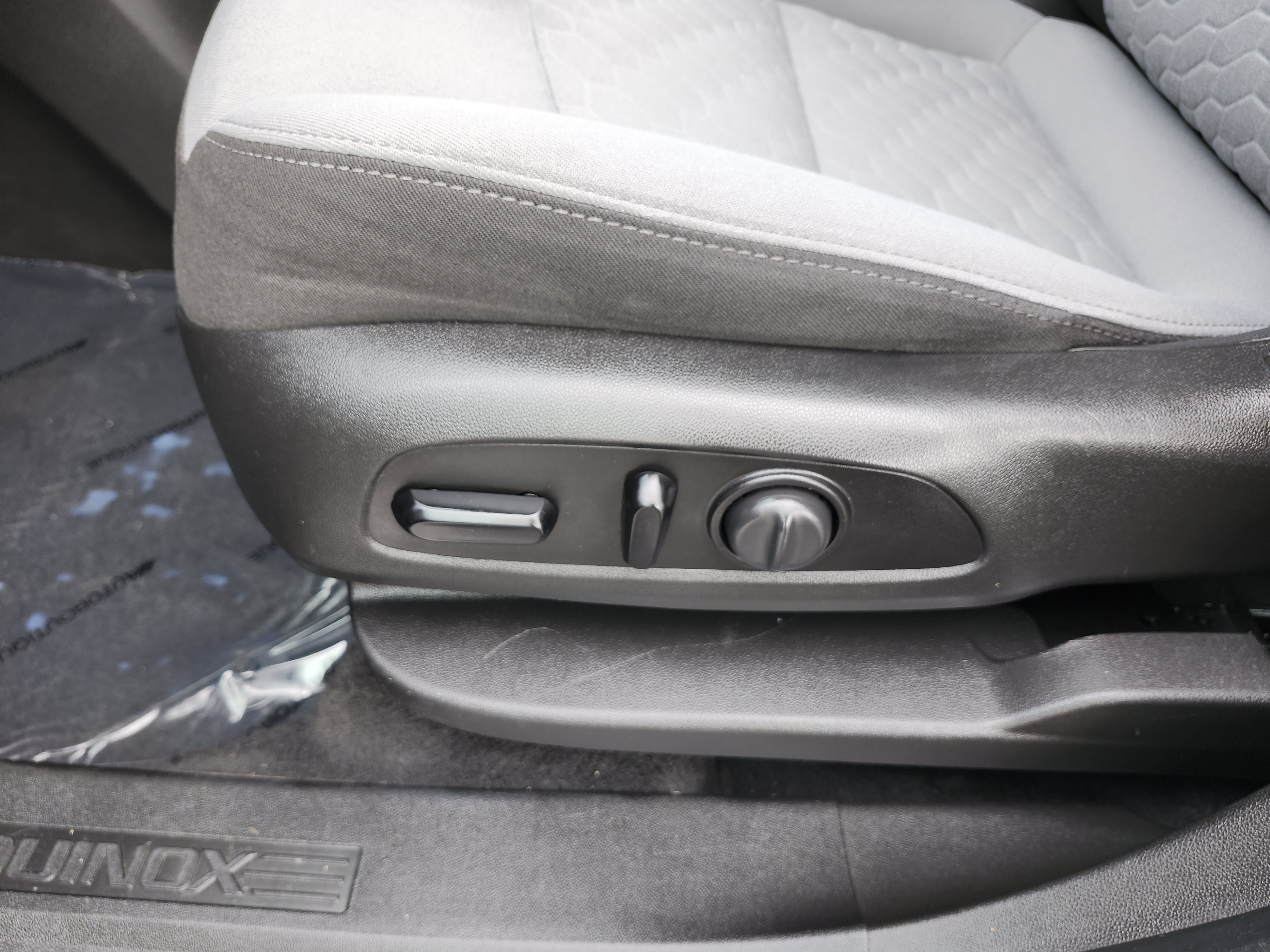 Used 2020 Chevrolet Equinox LS AWD/4WD image 25