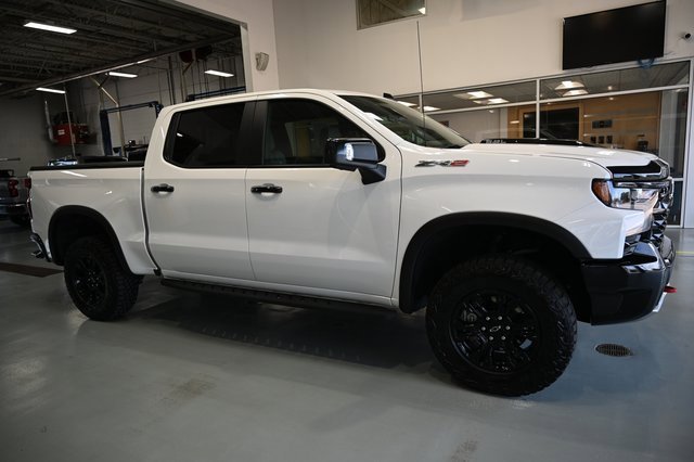 Used 2024 Chevrolet Silverado 1500 ZR2 w/ Technology Package image 4